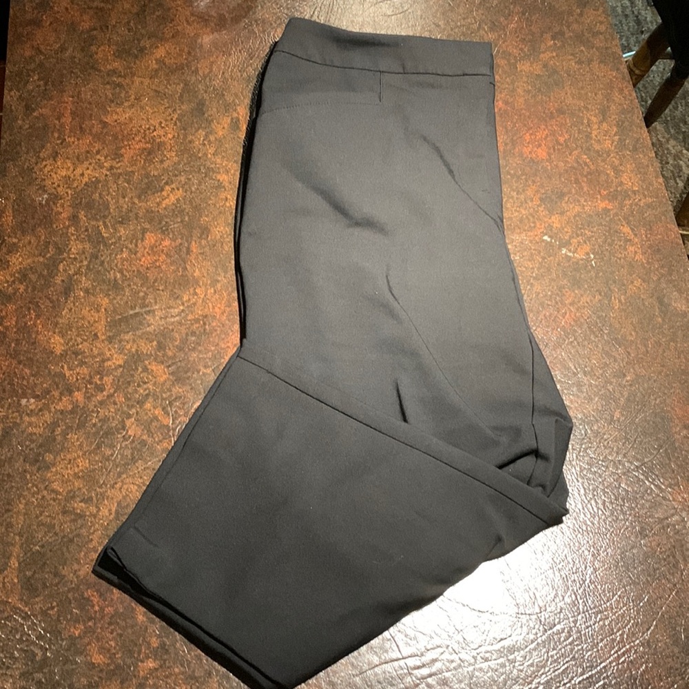 Chico’s Fabulously Slimming cropped pants size 2 US size L/12